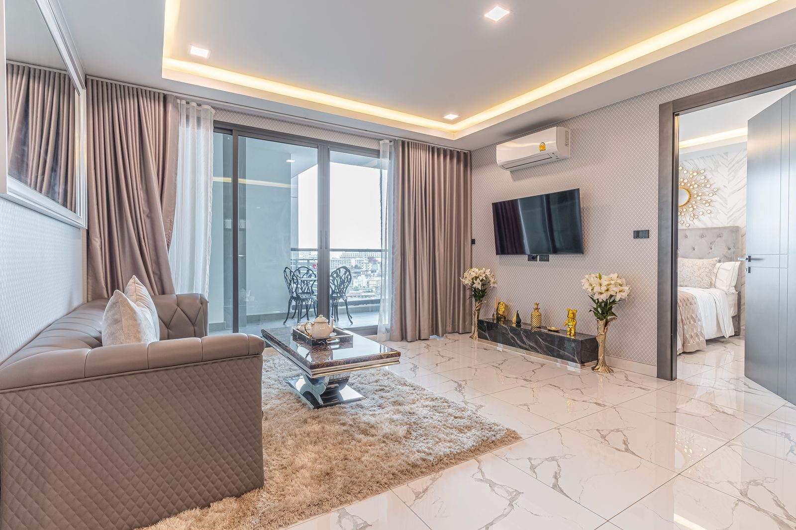 ห้องตัวอย่าง 2 ห้องนอน (2B-B, 72+ ตร.ม.) – ห้องนั่งเล่น